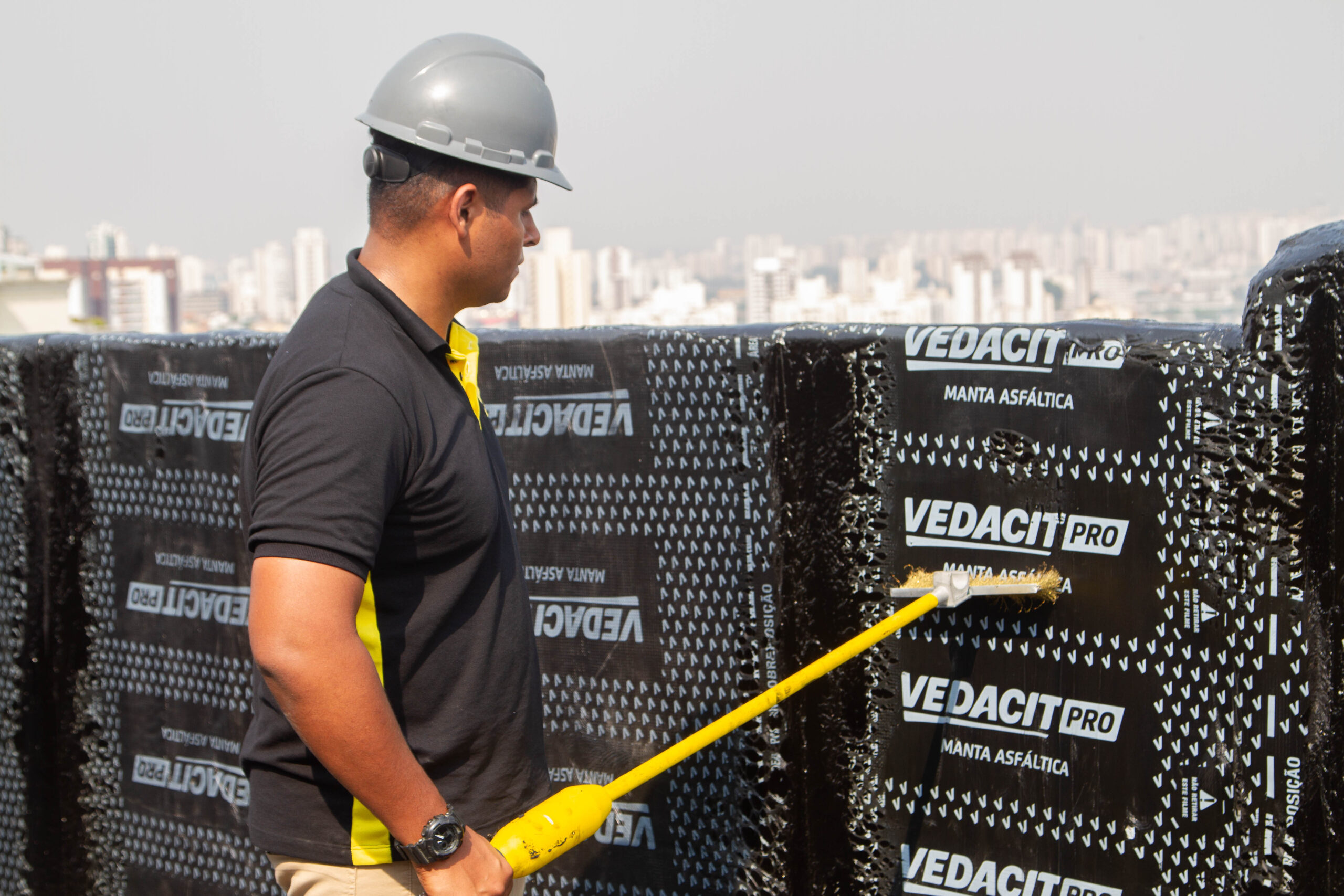 Primeiramente, é essencial entender como funciona o Holiday Detector. Em seguida, a equipe deve ser treinada para operar o equipamento de forma eficiente.